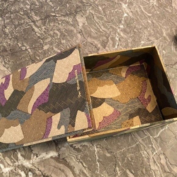 Two Women Boxing Decorative Box for Keepsakes or Display - Picture 3 of 11